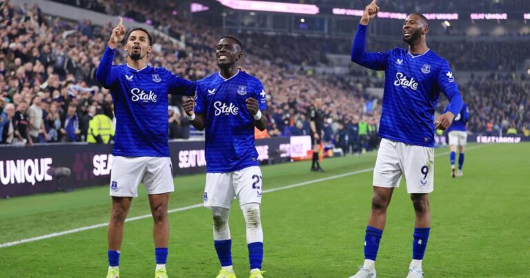 Everton 3-0 Chelsea: Beto double and Ndiaye stunner pile misery on Liam Rosenior