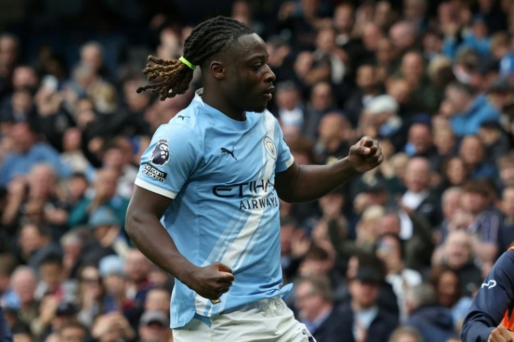 Manchester City cruise past Brentford to keep up pressure on Arsenal