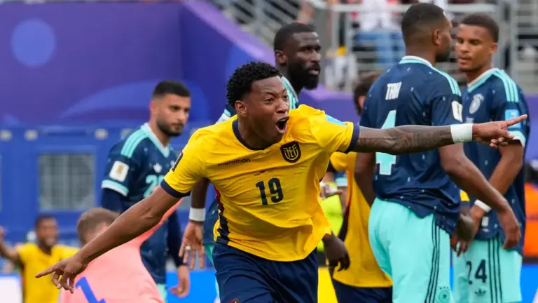 Ecuador 2-1 Germany: Gonzalo Plata scores late winner to seal knockout spot