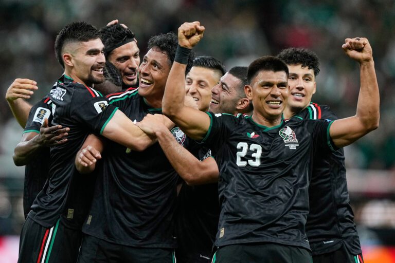Mexico 1-0 South Korea: Luis Romo goal secure knockout spot