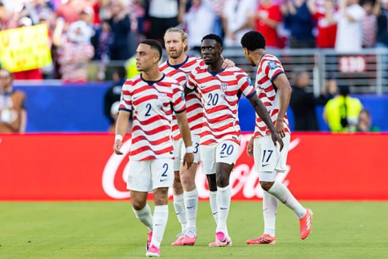 USA 2-0 Bosnia and Herzegovina: 10-man hosts march into World Cup last 16