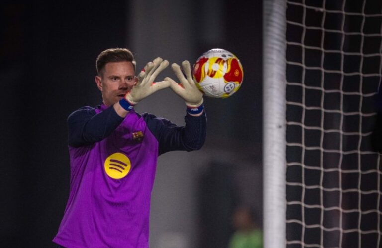 Ter Stegen joins Ajax on loan from Barcelona