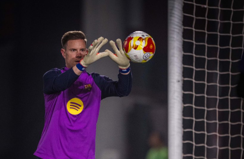Ter Stegen joins Ajax on loan from Barcelona