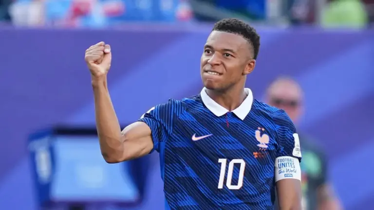 France 1-0 Paraguay: Kylian Mbappe penalty fires Les Bleus into World Cup quarter-finals