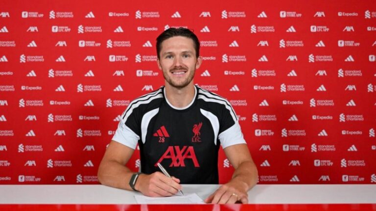 Freddie Woodman signs new Liverpool contract