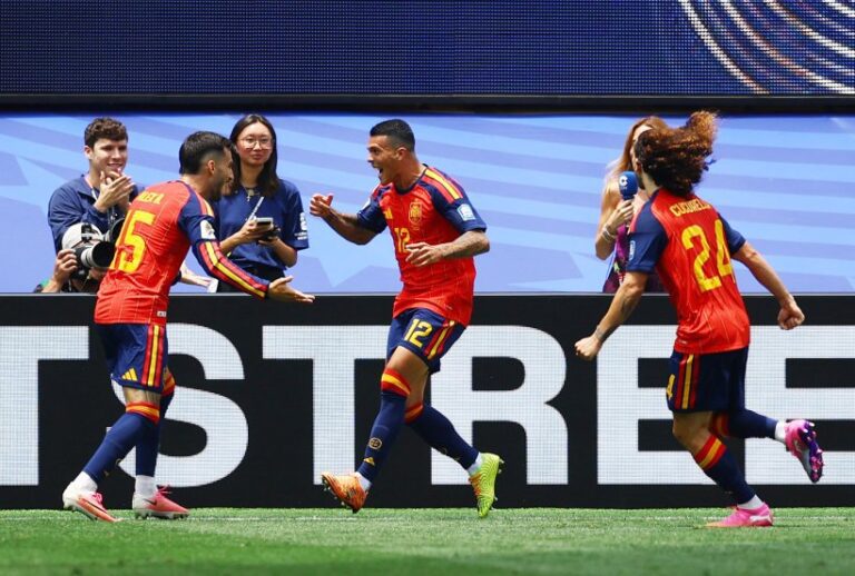 Spain 3-0 Austria: Mikel Oyarzabal brace fires La Roja into World Cup last 16