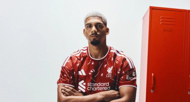 Liverpool sign Barcelona defender Ronald Araujo on loan