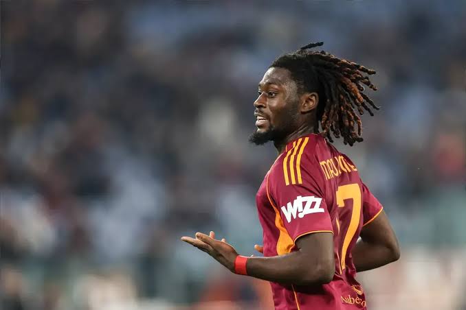 Chelsea target Roma midfielder Manu Kone
