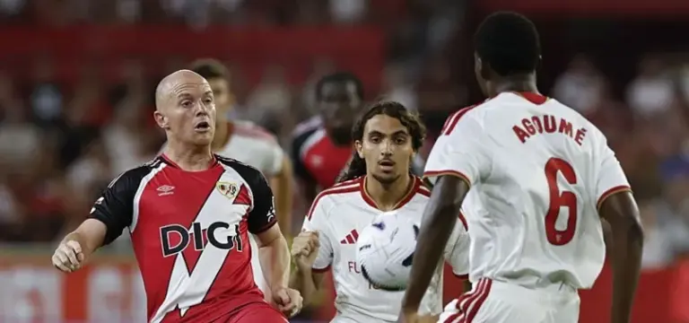 Sevilla score twice from the spot to beat Rayo Vallecano in dramatic season opener
