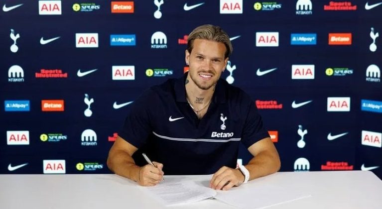 Tottenham Sign Mykhailo Mudryk on Loan From Chelsea